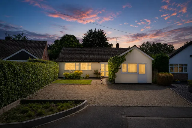15 Ladybarn Crescent, Stockport SK7 2EZ