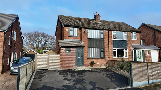 19 Brookside Avenue, Poynton SK12 1PW
