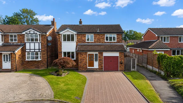 32 Tewkesbury Close, Poynton SK12 1QJ