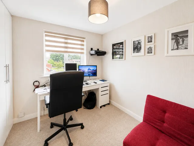 32 Tewkesbury Close, Poynton SK12 1QJ