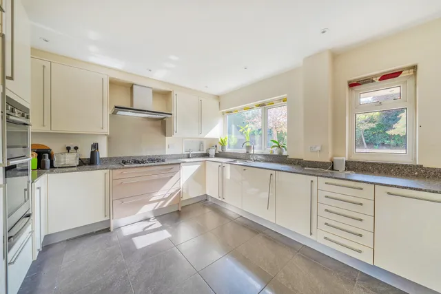 Netherfield Road, Harpenden, AL5
