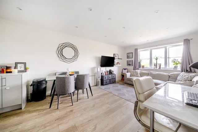 Ceres Crescent, Epsom, KT17