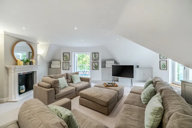 London Road, Sunningdale, SL5