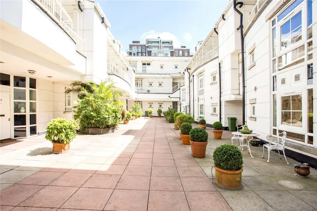 Marylebone Road, London, NW1
