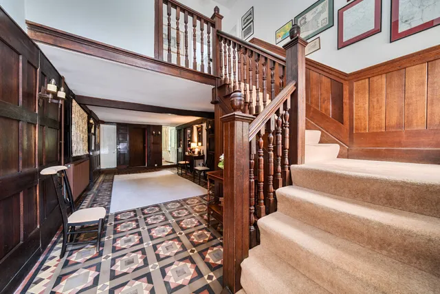 Farnham Road, Churt, Farnham, GU10