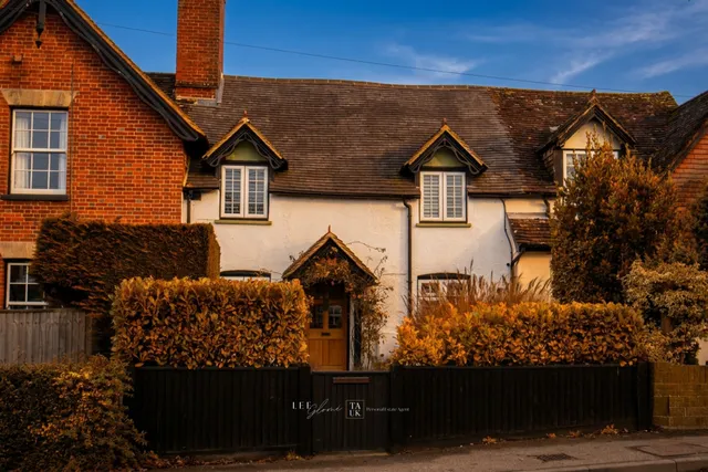 Hoe Cottage Petworth Road, Godalming GU8 4UW