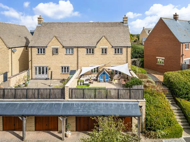 Matthews Walk, Cirencester, GL7