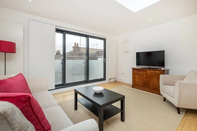 Allfarthing Lane, London, SW18