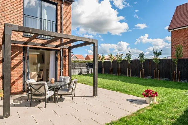 Barons Drive, Cranleigh, GU6