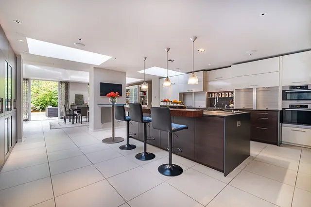 Roedean Crescent, London, SW15