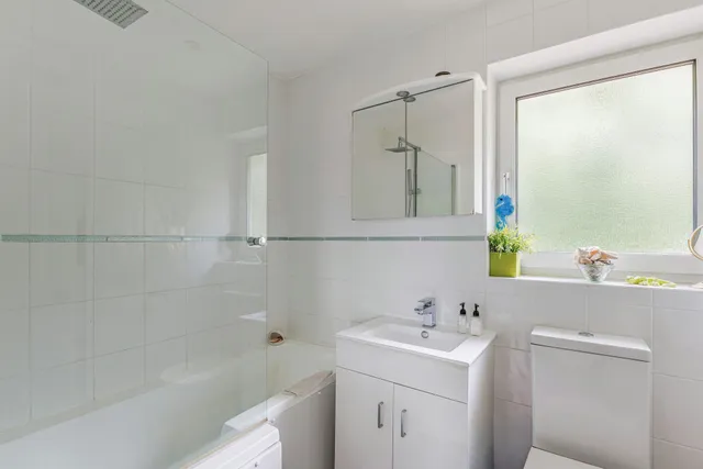 Phillips Close, Headley, GU35