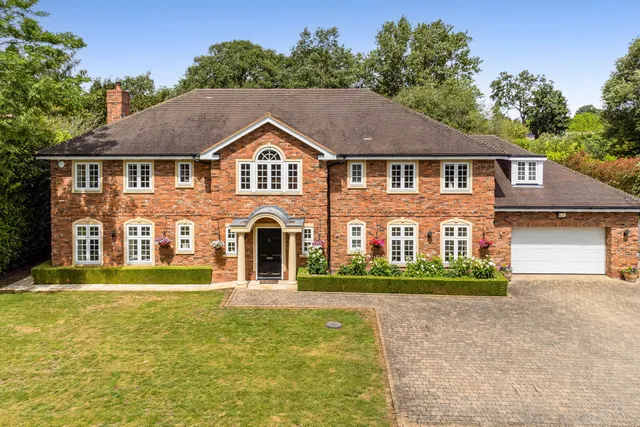 Blackmore Way, Wheathampstead, AL4