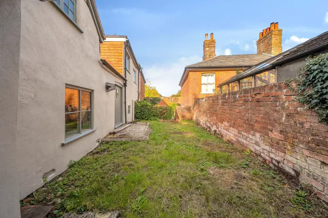 Bath Road, Newbury, RG14