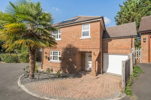 Churchview Close, Caterham, CR3
