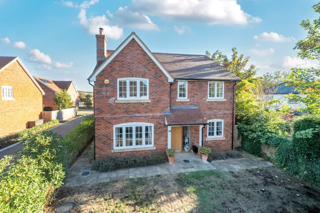 Dene Close, Playhatch, Reading, RG4