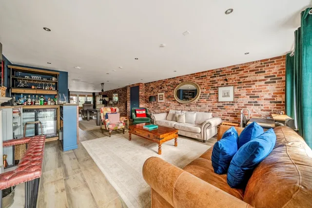 Grove Park Road, London, W4