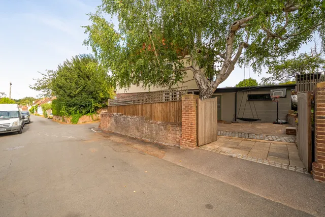 School Road, Twyford, SO21