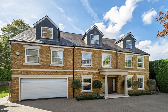 Benfleet Close, Cobham, KT11