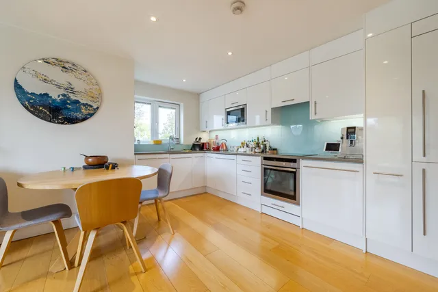 Grove Park Mews, London, W4
