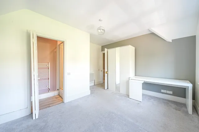 Coulsdon Road, Caterham, CR3