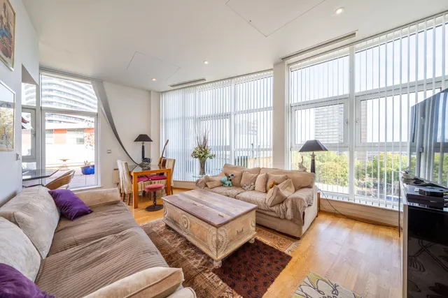 18 Lombard Road, London, SW11