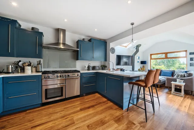Delves Avenue, Tunbridge Wells, TN2