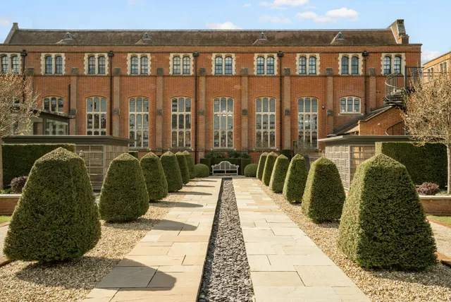 Abbey Gardens, Reading, RG7