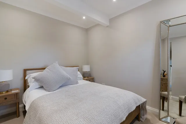Avenue Road, Farnborough, GU14