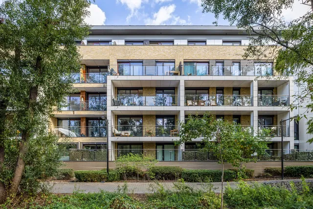 36 Knaresborough Drive, London, SW18