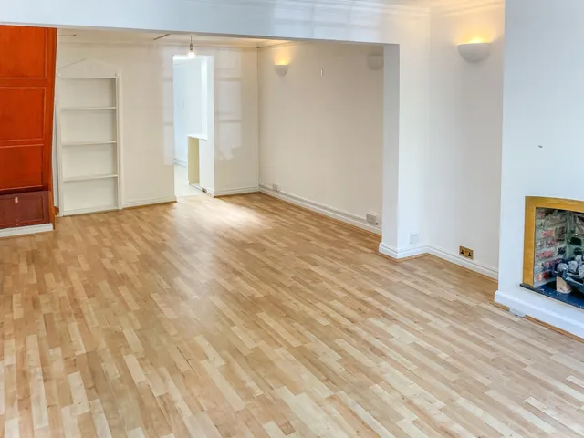 Victoria Road, Kingston Upon Thames, KT1