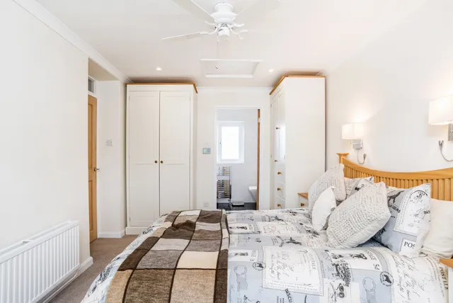 Heddington, Calne, SN11