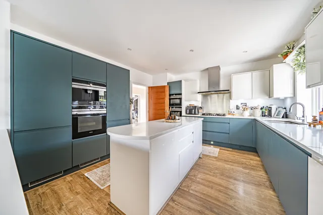 Oldfield Drive, Haywards Heath, RH17