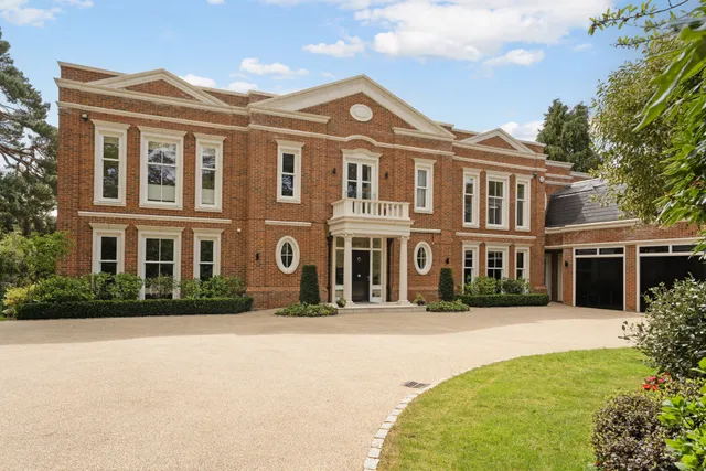 Brooks Close, Weybridge, KT13