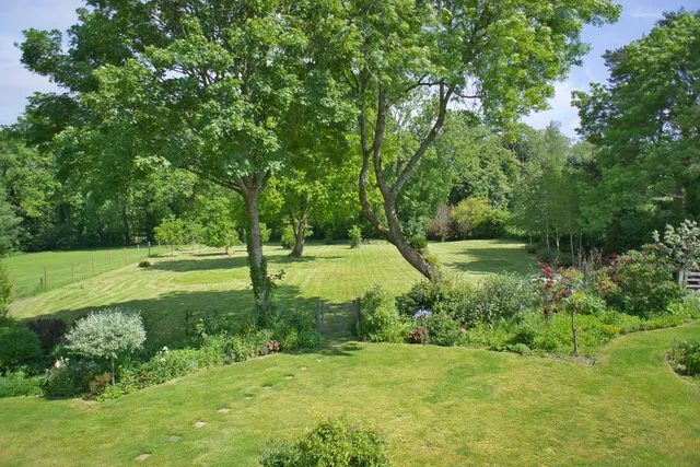 Boundstone Road, Farnham, GU10