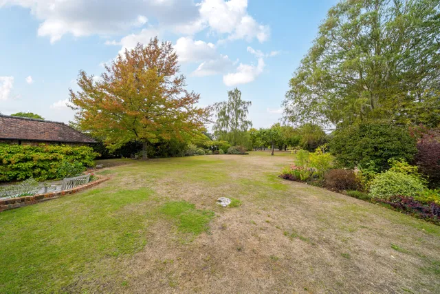 Three Stiles Road, Farnham, GU9
