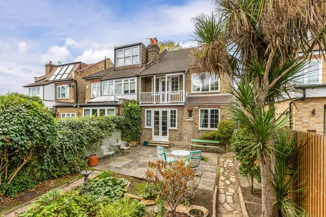 Airedale Avenue, London, W4