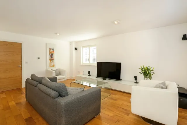 Princes Place, Four Marks, GU34