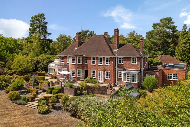 Hatton Hill, Windlesham, GU20