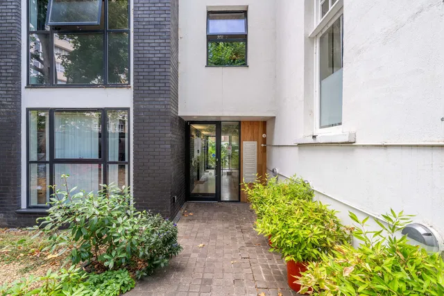 1 Larkhall Lane, London, SW4