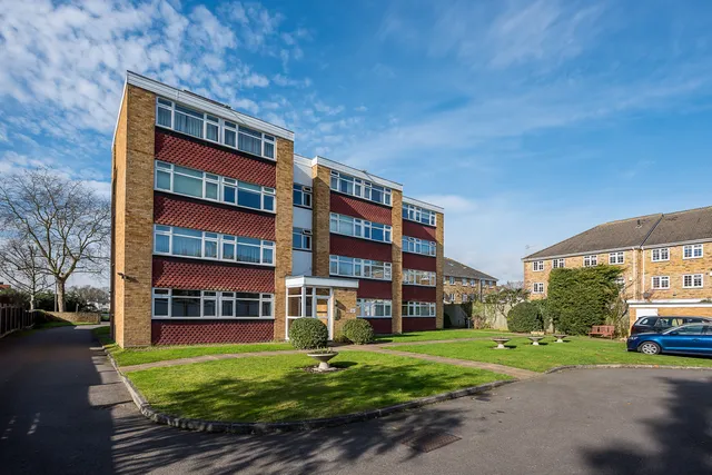 Portsmouth Road, Kingston Upon Thames, KT1