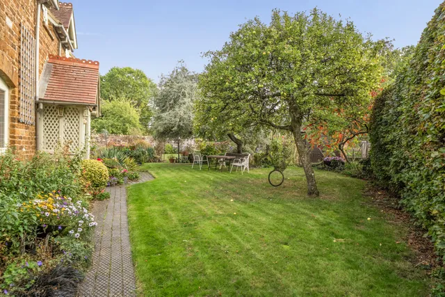 Banbury Road, Chacombe, OX17