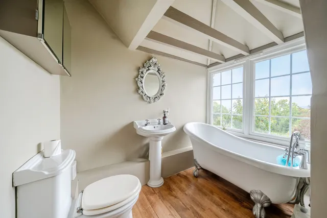 Crondall Lane, Farnham, GU9