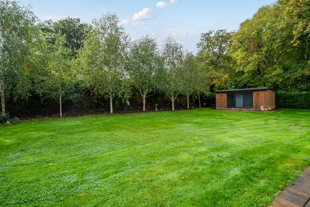 Thornbury Hill, Alveston, BS35