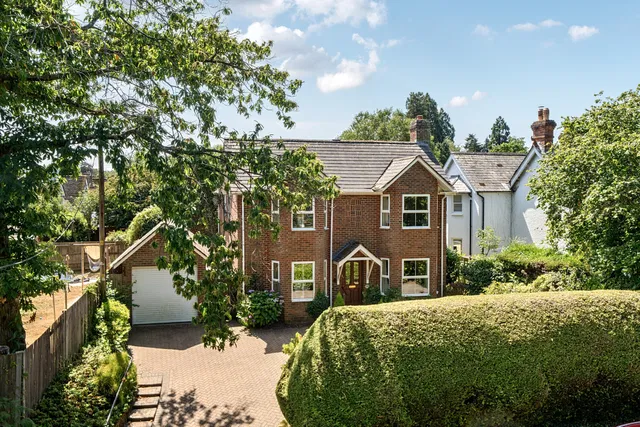 Crabtree Lane, Headley, GU35