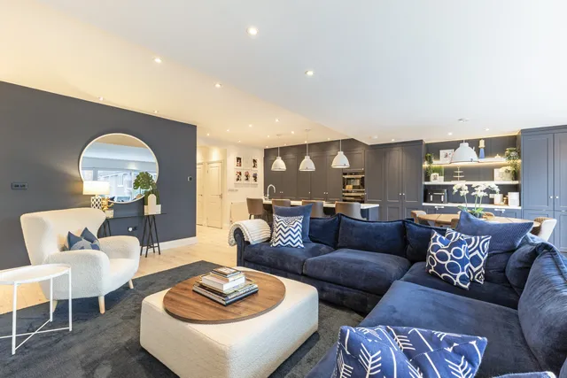 Caldecote Gardens, Bushey, WD23