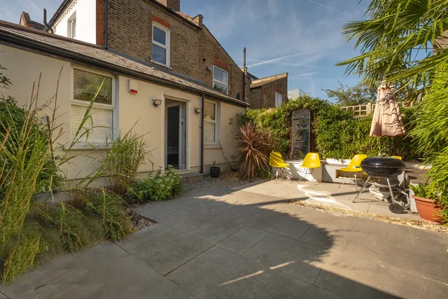 Brookwood Road, London, SW18