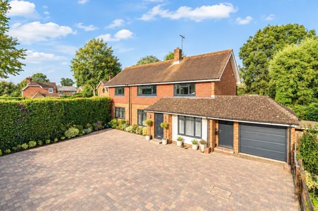 Comptons Lane, Horsham, RH13