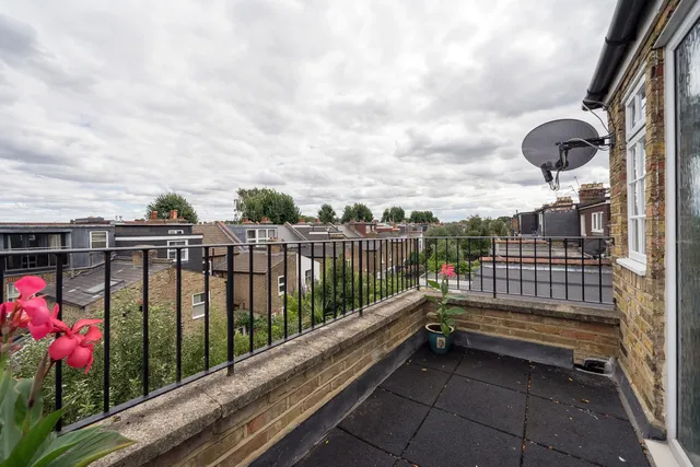 Brackley Road, London, W4
