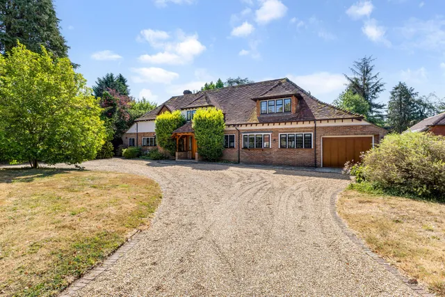 Grantley Avenue, Guildford, GU5