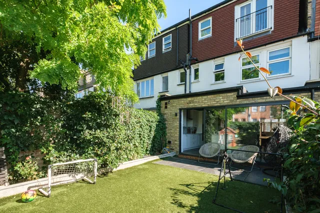 Fairlawn Avenue, London, N2